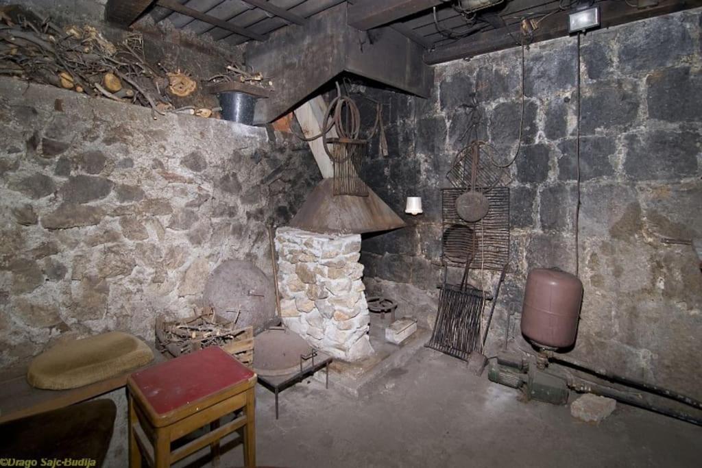 Art House Old Village Есенице Экстерьер фото
